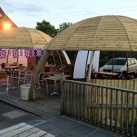 Three Horseshoes Country Inn Барри Экстерьер фото
