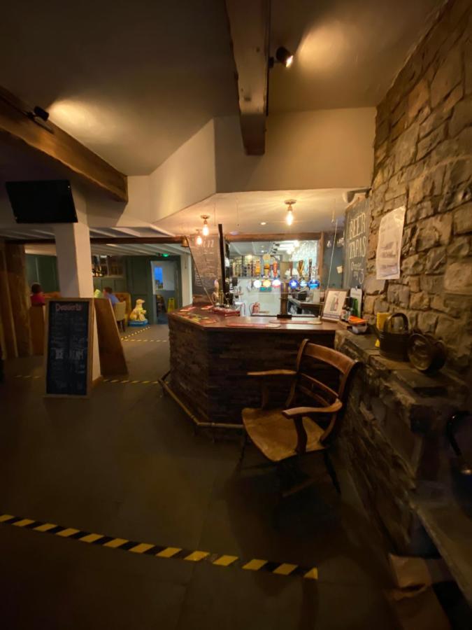 Three Horseshoes Country Inn Барри Экстерьер фото