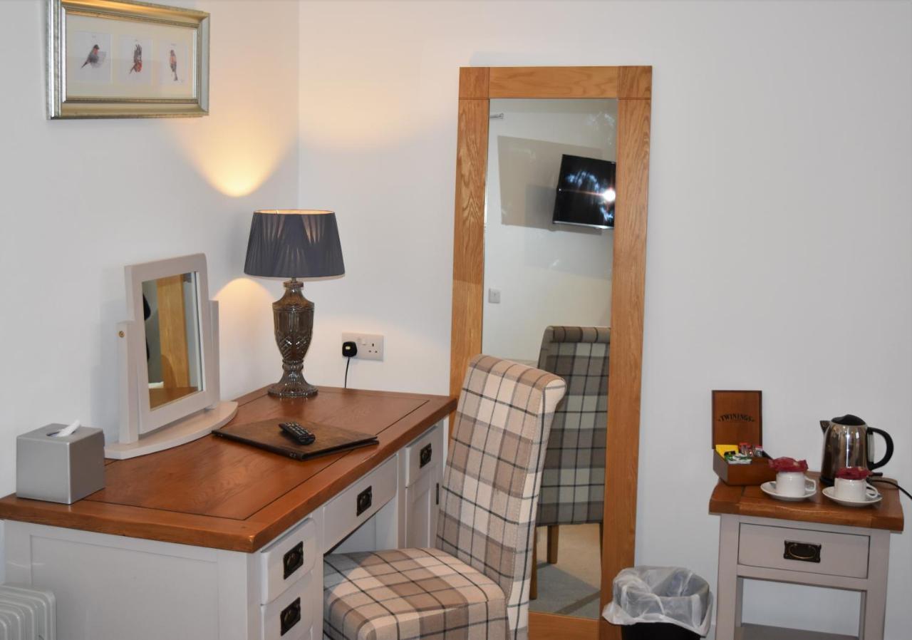 Three Horseshoes Country Inn Барри Экстерьер фото