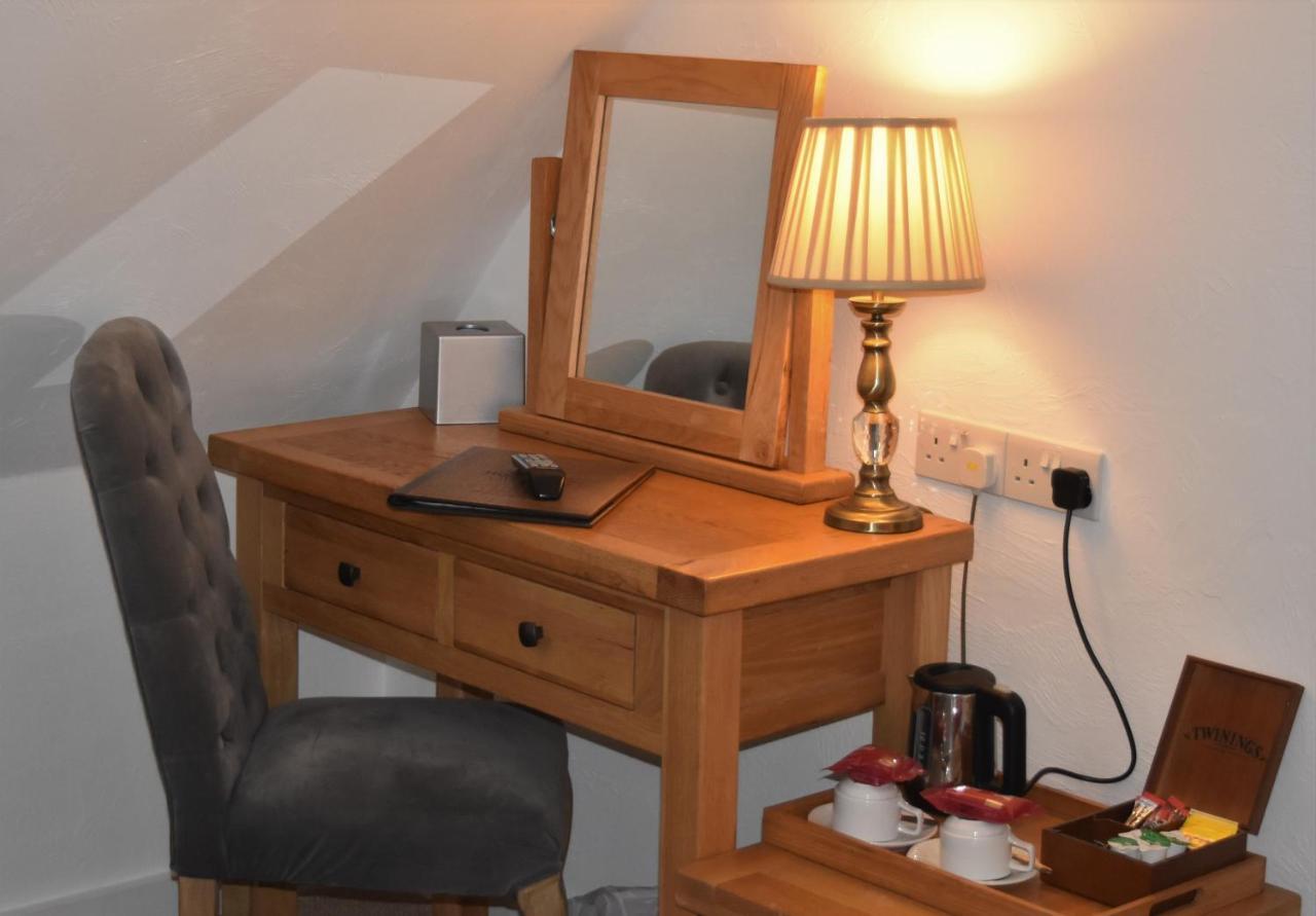 Three Horseshoes Country Inn Барри Экстерьер фото