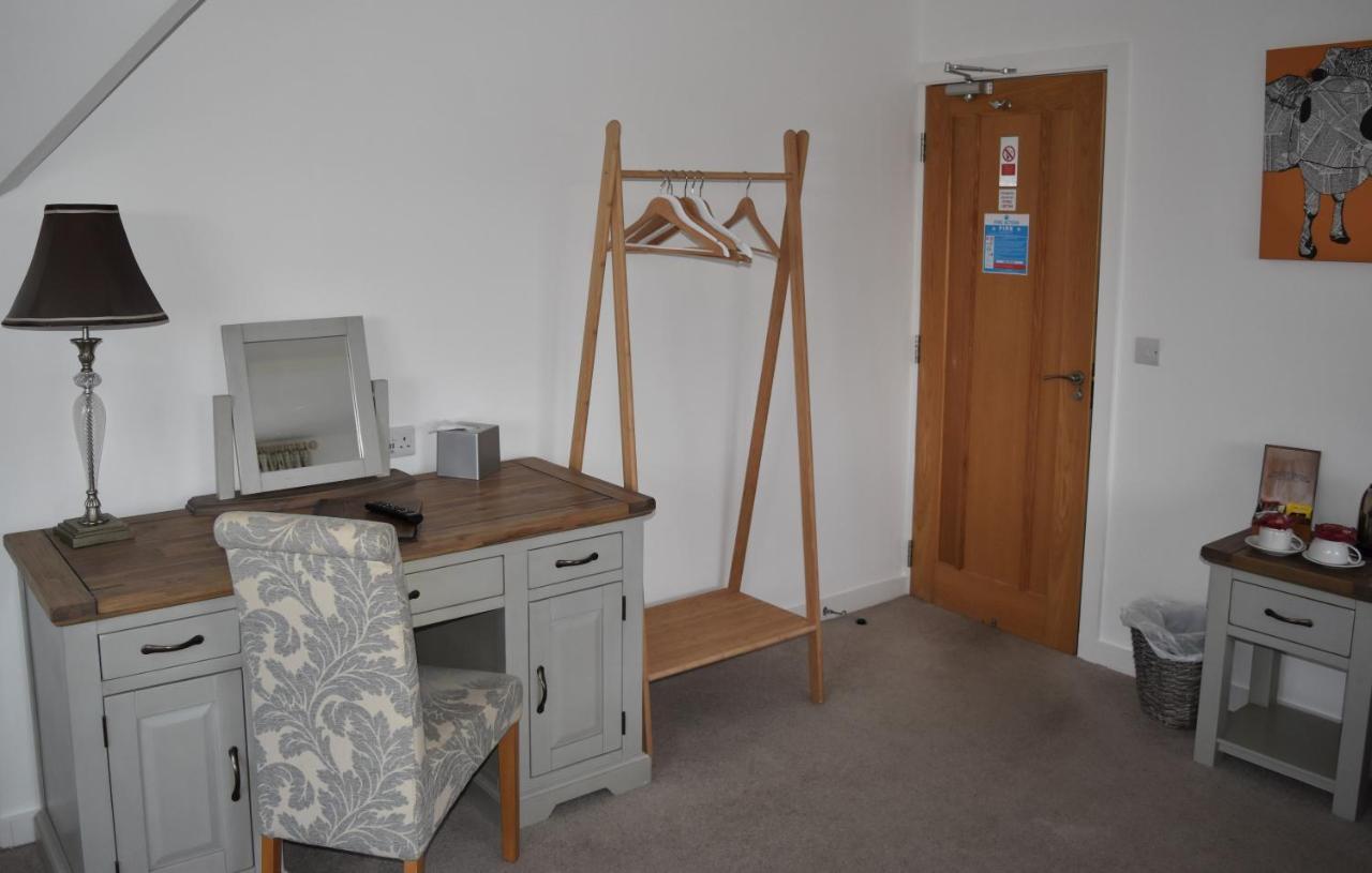 Three Horseshoes Country Inn Барри Экстерьер фото