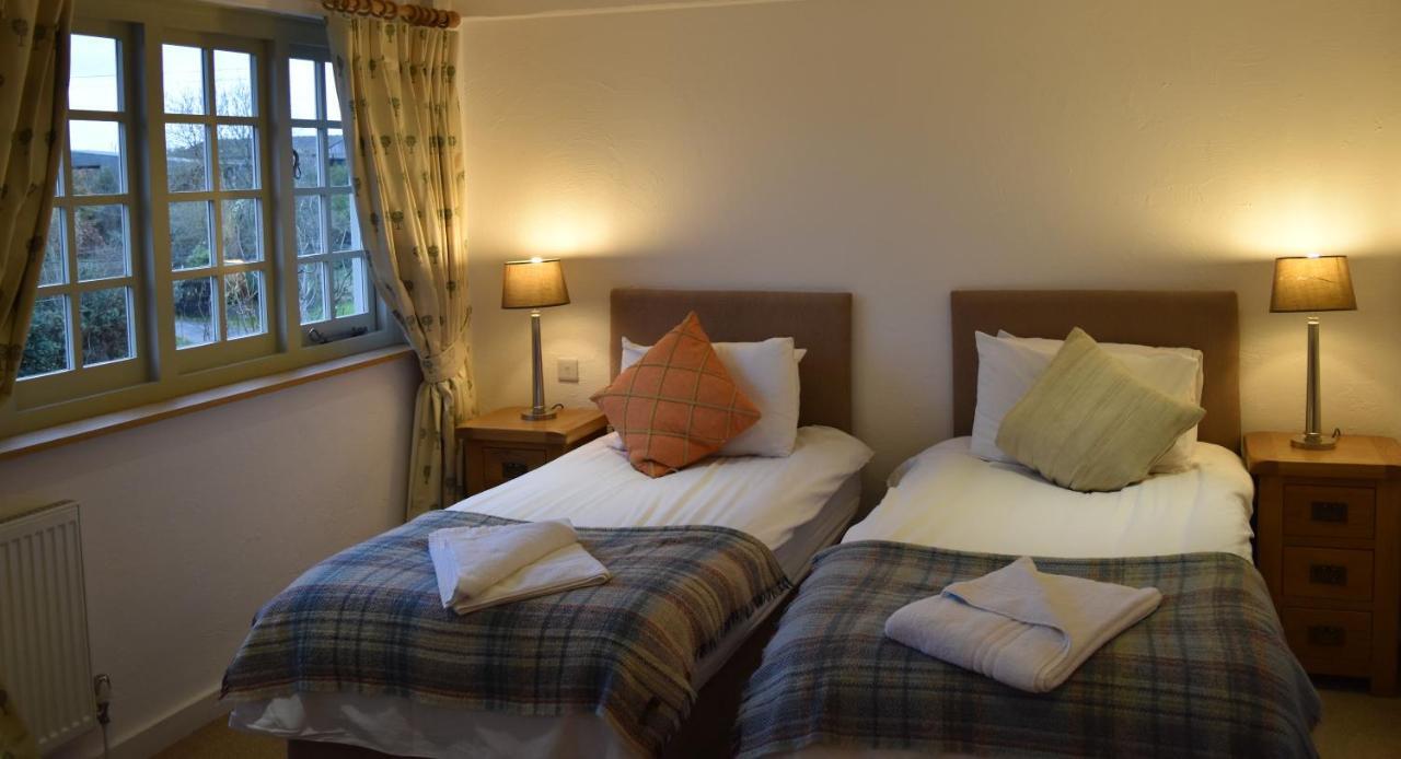 Three Horseshoes Country Inn Барри Экстерьер фото